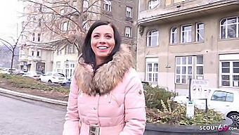 Roztomilá Vicky Love Si Nechává Svou Kundičku Ošukat Velkým Penisem